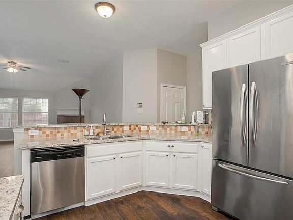 5th image of 10711 River Oaks Dr