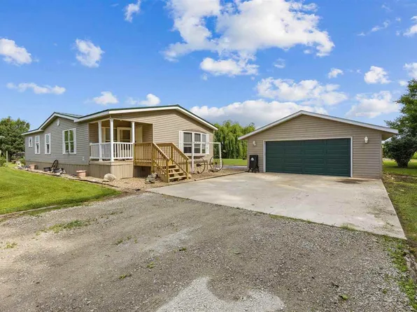 3017 118th St, Amana, IA 52203