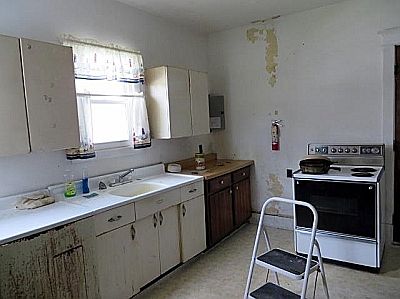4th image of 127 N Main St