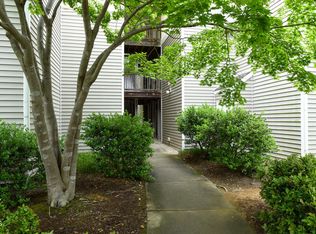 303 Smith Level Rd APT F32, Chapel Hill, NC 27516