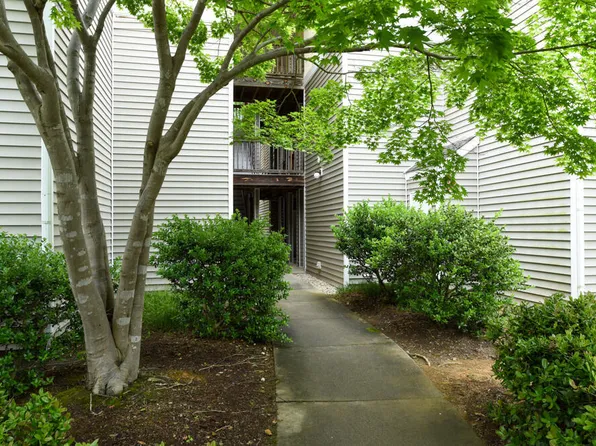 303 Smith Level Rd APT F32, Chapel Hill, NC 27516