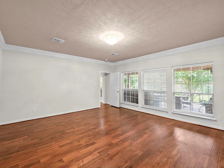 5526 Darschelle Dr — Photo 22