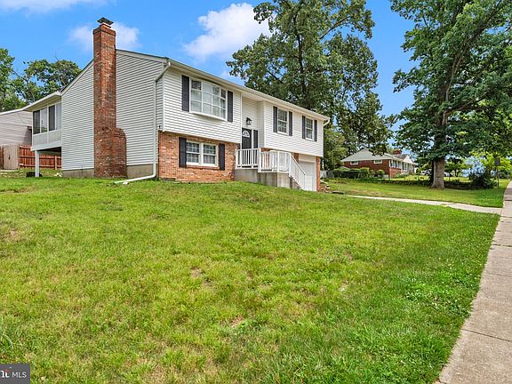 4th image of 9301 N Laurel Rd