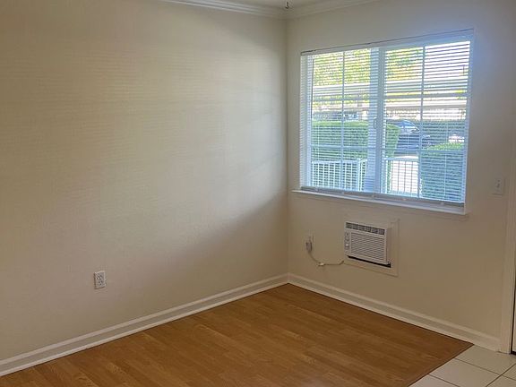 2nd image of 1501 La Esplanada Pl APT 311