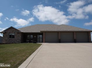 842 Brookdale Dr, Carroll, IA 51401