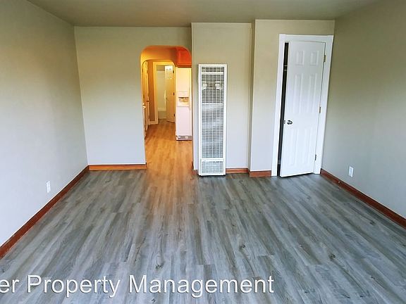3rd image of 224 E 72nd St