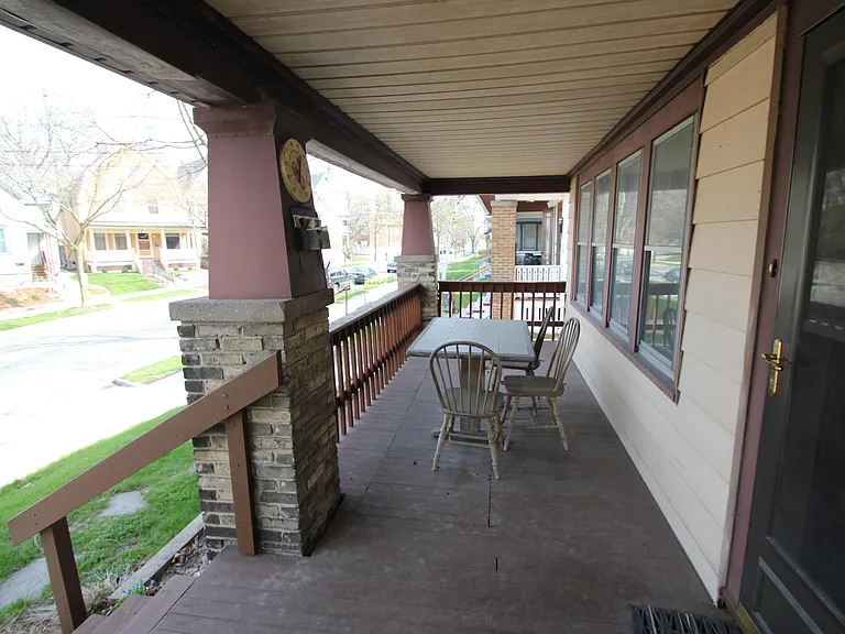 1945 N Cambridge Ave — Photo 8