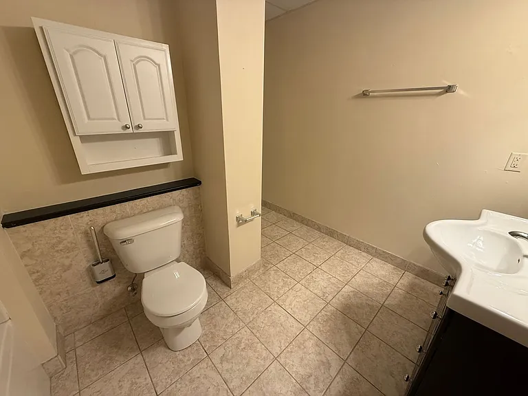 Cass Street Apartments — Photo 35