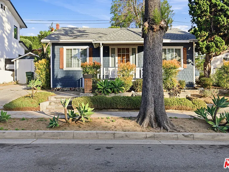 316 E Ellis Ave — Photo 1