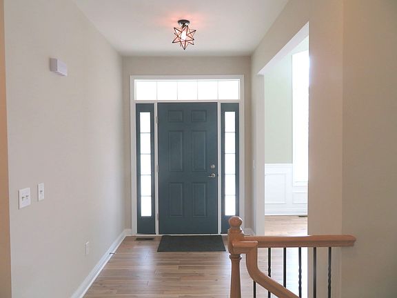 4th image of 1428 Lakeside Ln