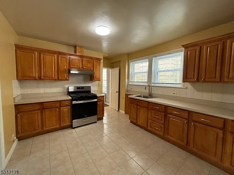 58 Maple Ave — Photo 4