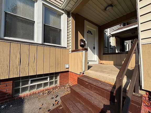 3rd image of 917 Monroe Ave #2