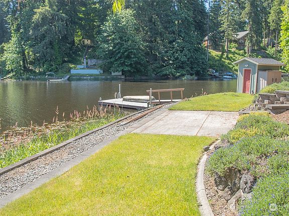 3rd image of 5434 Peninsula Drive SE