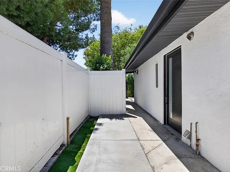 10804 Paso Robles Ave — Photo 14
