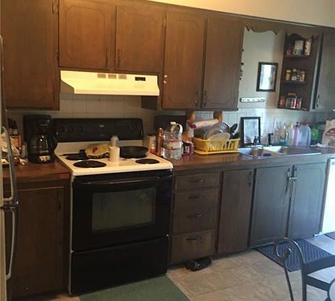 3rd image of 1505 SW Skyline Dr