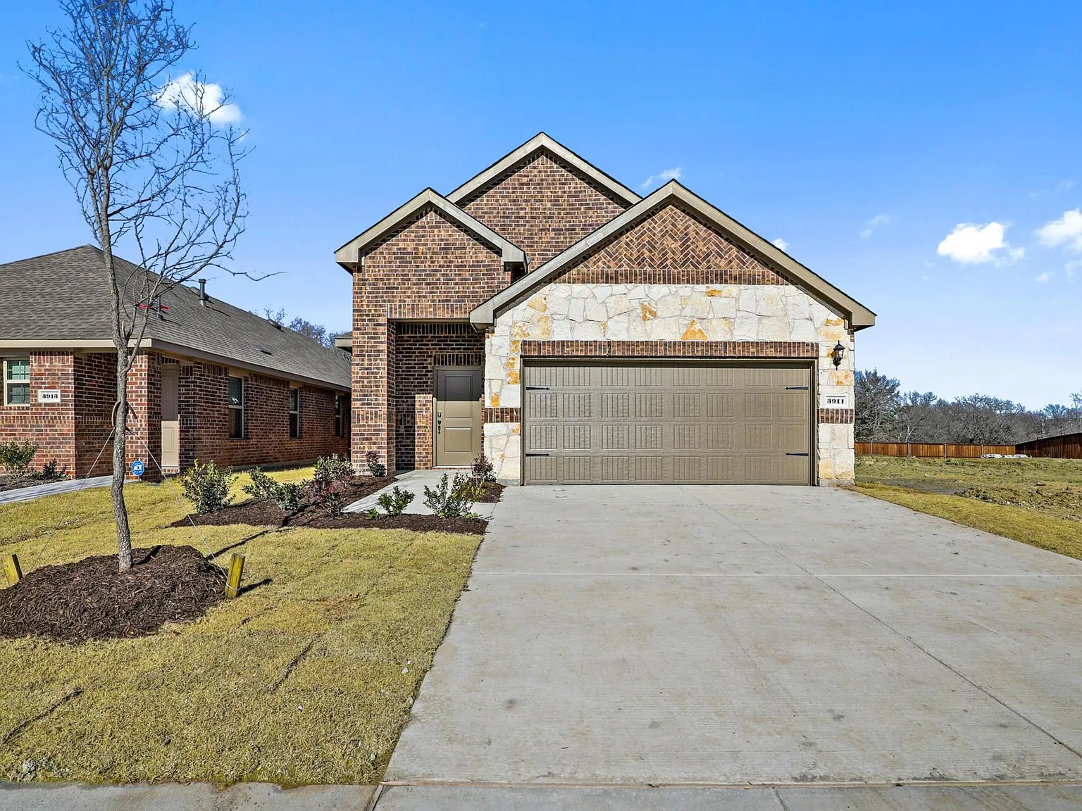 3 bed, 2.5 bath, 1903 sqft, $2,100 — Photo 2