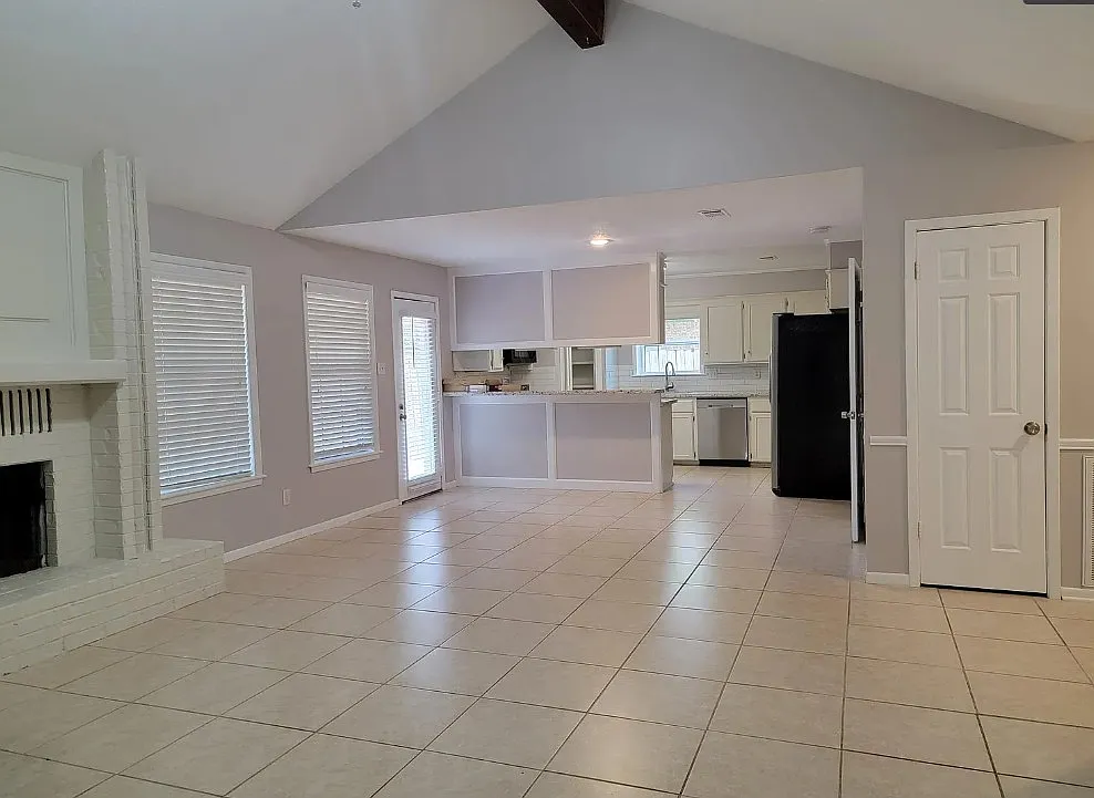 4 bed, 1886 sqft, $700 — Photo 3