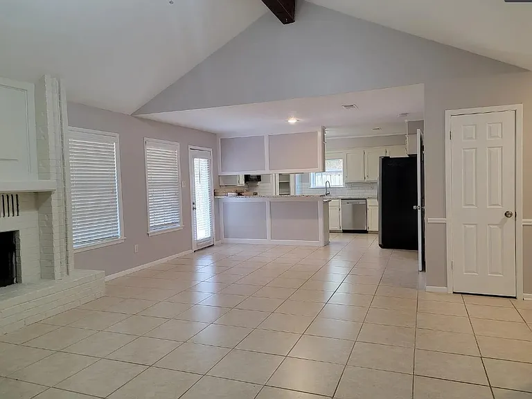 1100 Hardwood Ln — Photo 3