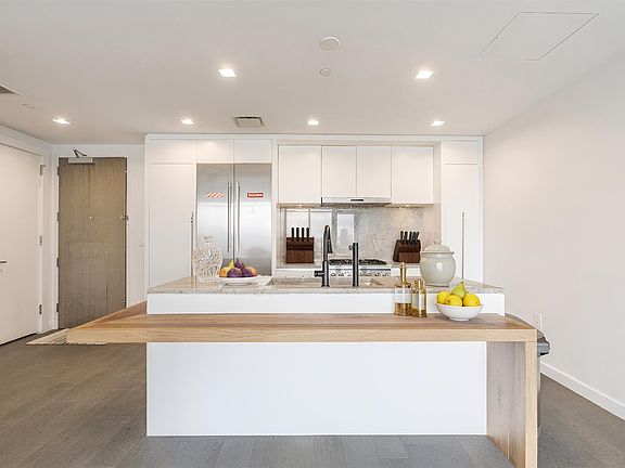 3rd image of 320 Adolphus Ave APT 503