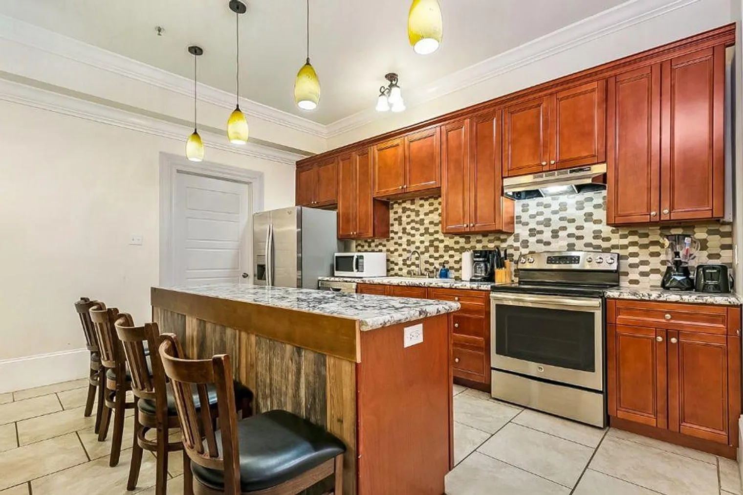 4 bed, 3.0 bath, 3498 sqft, $3,808 — Photo 3