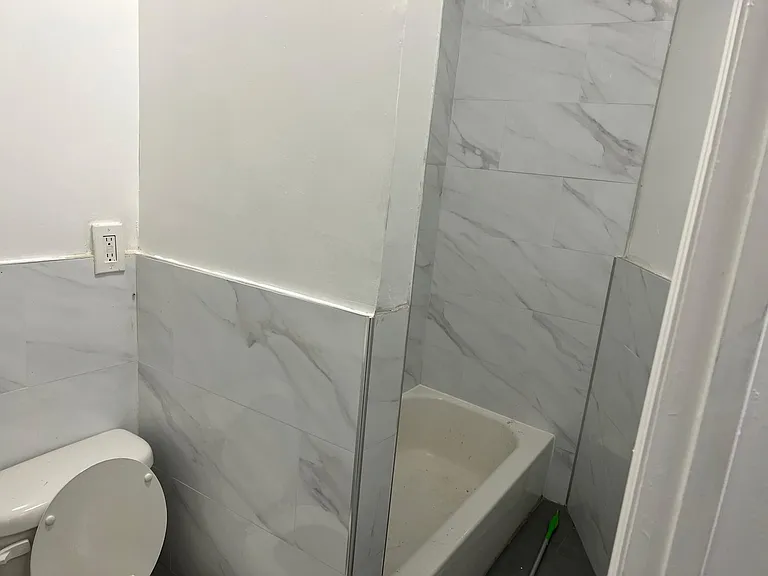 16844 Liberty Ave — Photo 3