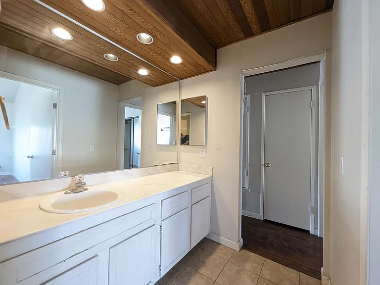 4058 Mahaila Ave #F — Photo 39