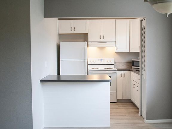 4th image of 4210 Ironwood Cir APT 106J