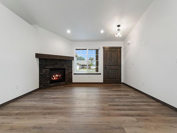 5th image of 3284 N Carriage Ct