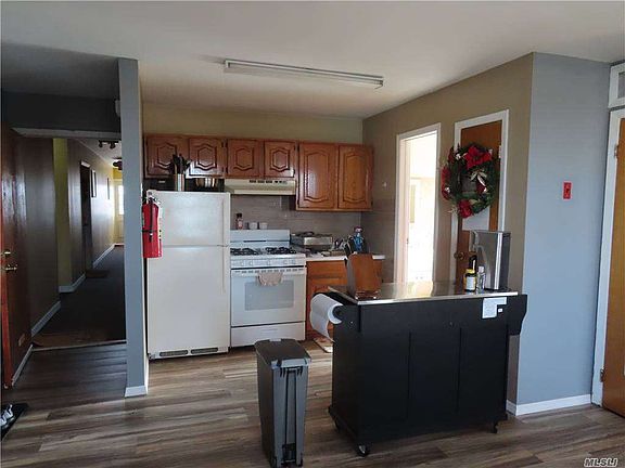 3rd image of 33 Deer Park Ave APT 3C