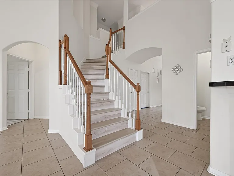 14914 W Bend Dr — Photo 9