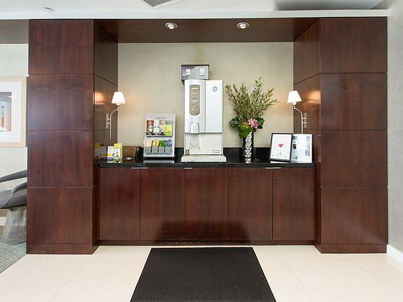 5th image of 13700 Marina Pointe Dr Unit 822