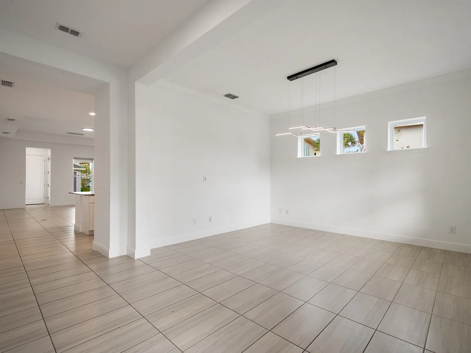 3 bed, 2.5 bath, 2098 sqft, $3,700 — Photo 4