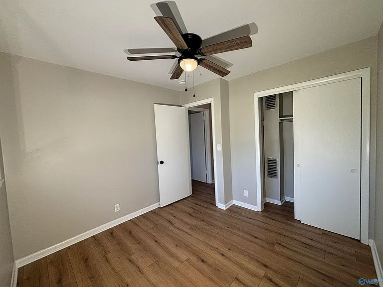 510 Clift Dr — Photo 20