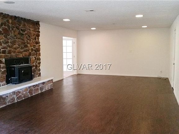 3rd image of 6761 Holmby Ave APT A