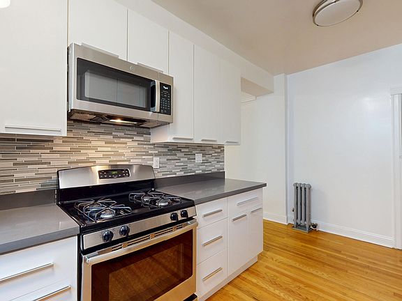 2nd image of 1935 Franklin St APT 301