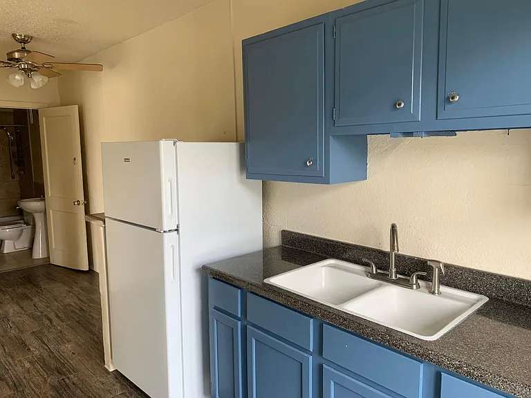 2522 W Woodlawn Ave #2522 — Photo 6