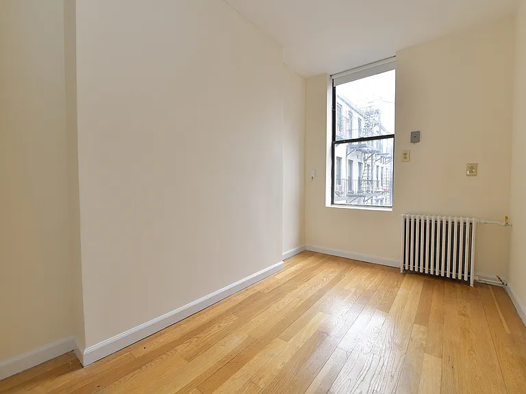 128 E 4th St #6 — Photo 6