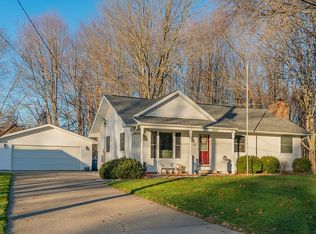 17645 Thornapple Ln, Spring Lake, MI 49456