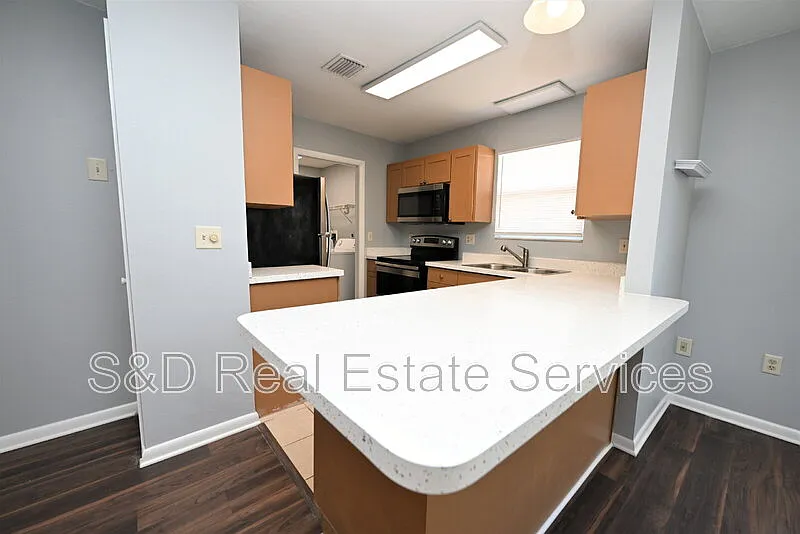 3 bed, 2.0 bath, 1200 sqft, $1,760 — Photo 3