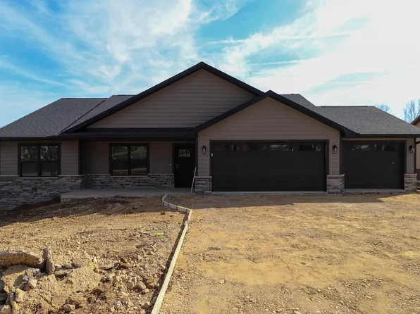 801 Hawkeye Heights Rd, Dubuque, IA 52001