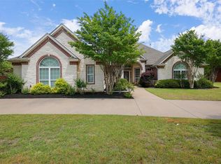 321 Oak Ridge Dr, Burleson, TX 76028