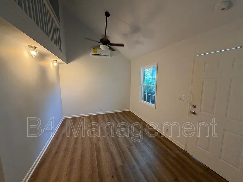 1 bed, 1.0 bath, $995 — Photo 2