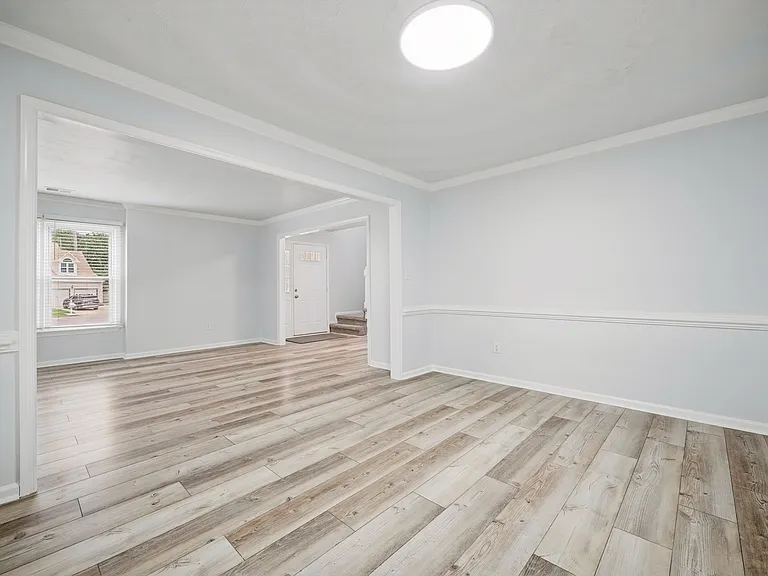 809 Bishop Ct — Photo 5