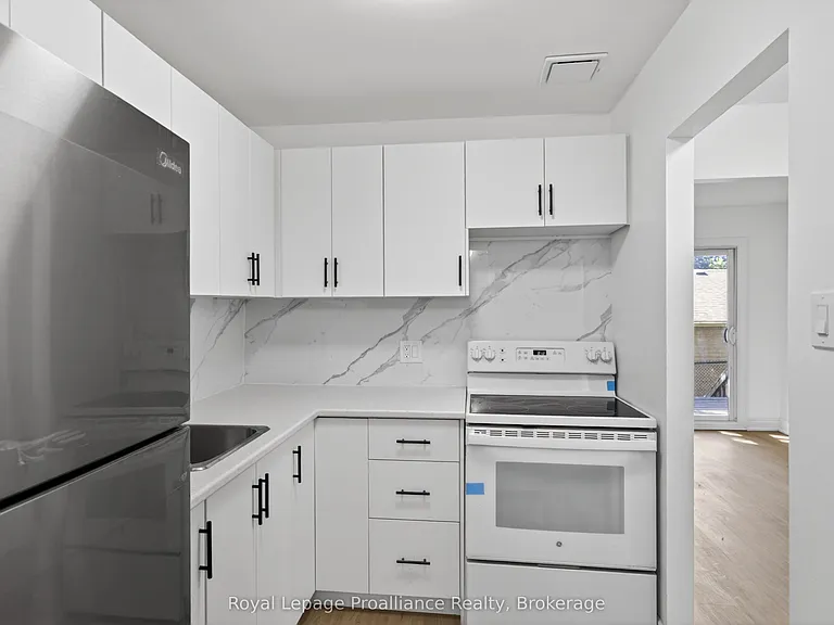 169 Hazlitt St #3 — Photo 4