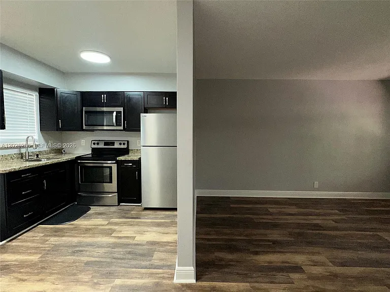 3720 NE 22nd Ave #11 — Photo 5