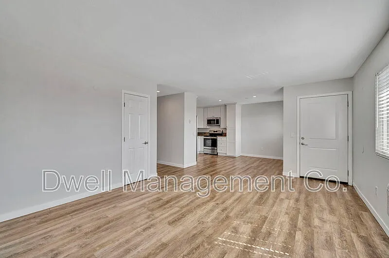 3 bed, 1.0 bath, 975 sqft, $2,450 — Photo 4