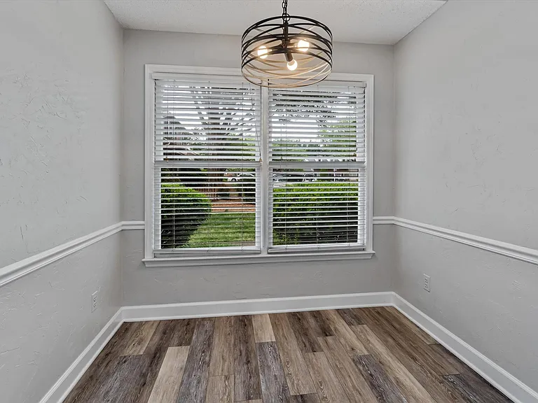 1810 Oakcrest Ct — Photo 10