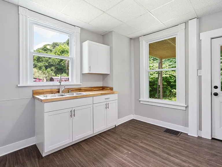 325 Welsh Ave — Photo 7