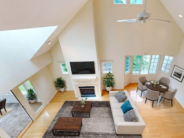 61 Great Hill Dr #61, Topsfield, MA 01983