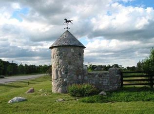 W330S8350 Isabelle Dr, Mukwonago, WI 53149